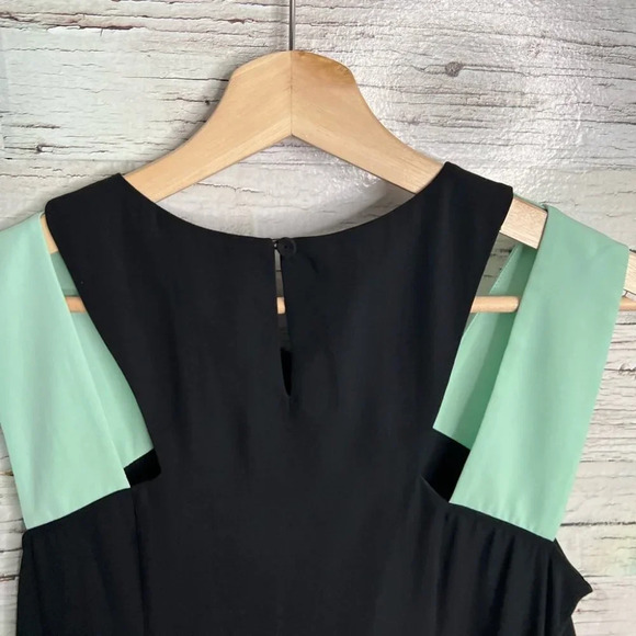 BCBGMaxazria Chantel Crossover Dress Size small black green white - Picture 7 of 9